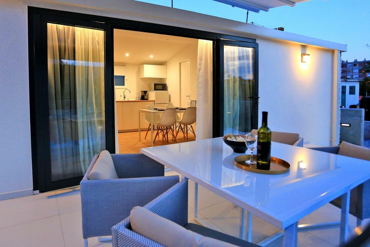Apartament First *